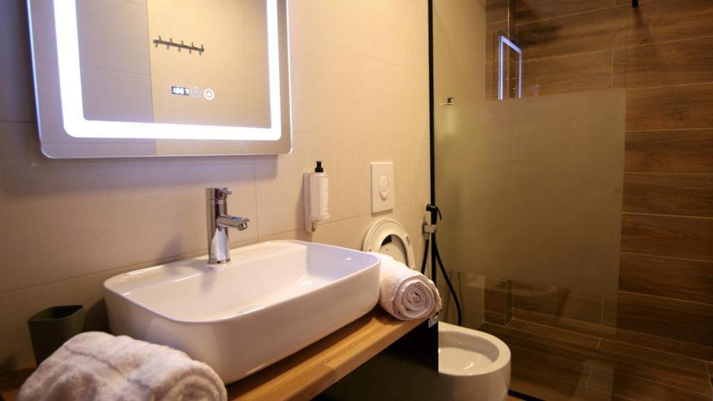 Koni'S Studio Apartments Tiranë Ngoại thất bức ảnh